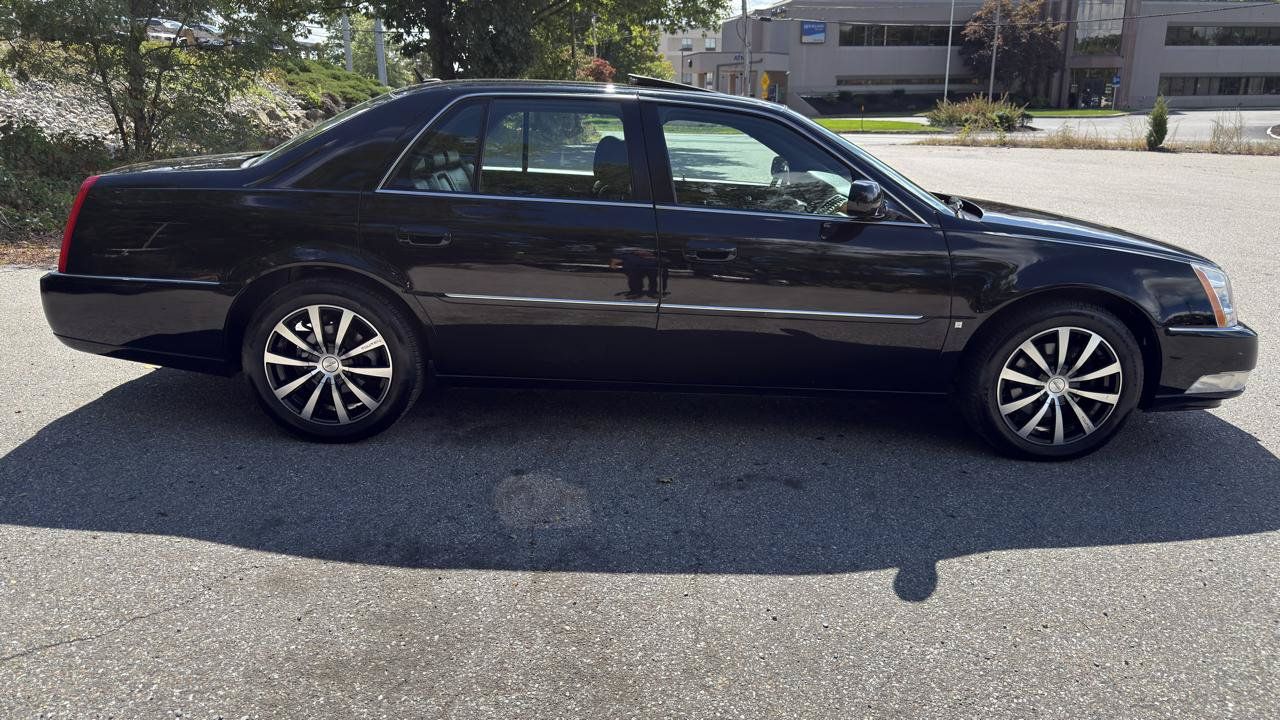 Used 2007 Cadillac DTS Performance FWD image 4
