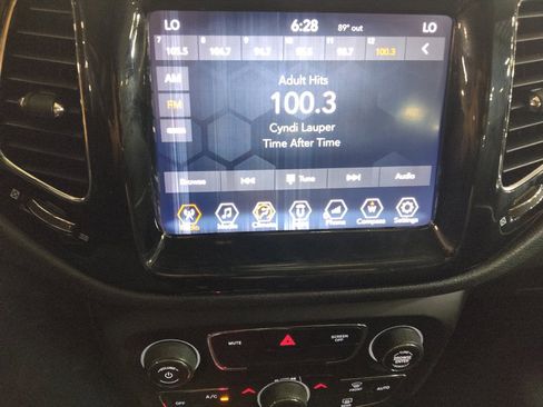 Used 2020 Jeep Compass Latitude FWD image 25