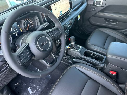 New 2025 Jeep Gladiator Sport image 10