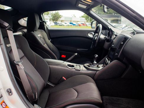 Used 2009 Nissan 370Z NISMO RWD image 19