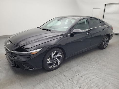 Used 2025 Hyundai Elantra SEL FWD image 2