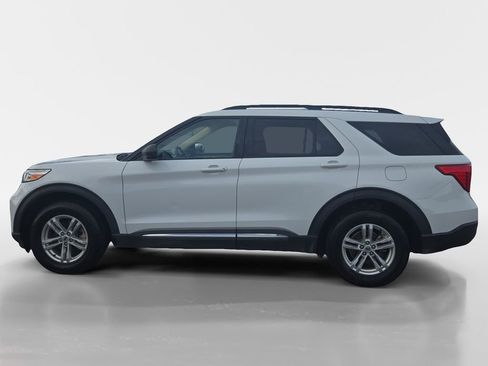 Used 2023 Ford Explorer XLT w/ Equipment Group 202A image 2