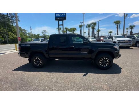 Used 2023 Toyota Tacoma TRD Off-Road AWD/4WD image 9