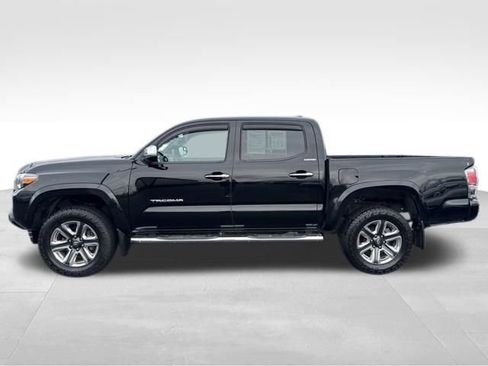 Used 2016 Toyota Tacoma Limited w/ Towing Package image 5