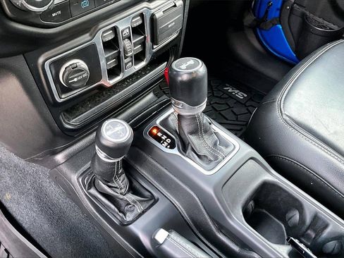 Used 2022 Jeep Wrangler Unlimited Sahara image 29