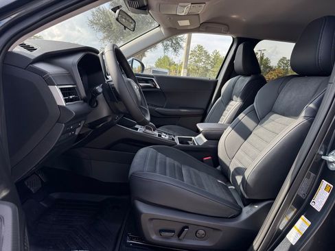 New 2025 Mitsubishi Outlander SE image 14