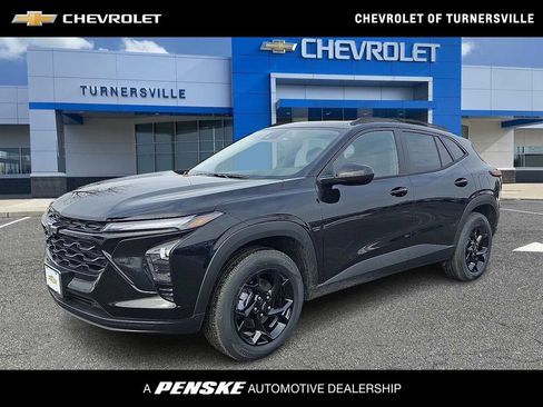 New 2026 Chevrolet Trax LT w/ Sunroof Package FWD image 1