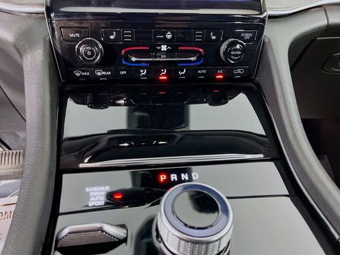 Used 2023 Jeep Grand Cherokee Limited AWD/4WD image 24