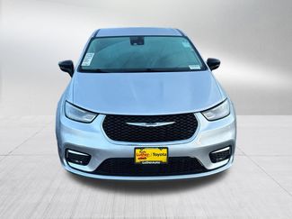 Used 2024 Chrysler Pacifica Touring-L video 2