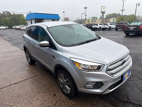 Used 2019 Ford Escape SE w/ Ford Safe & Smart Package AWD/4WD image 4