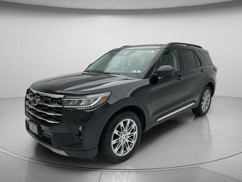 Used 2025 Ford Explorer Active w/ Active Comfort Package AWD/4WD image 3