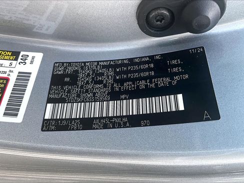 Used 2025 Toyota Sienna Limited AWD/4WD image 37