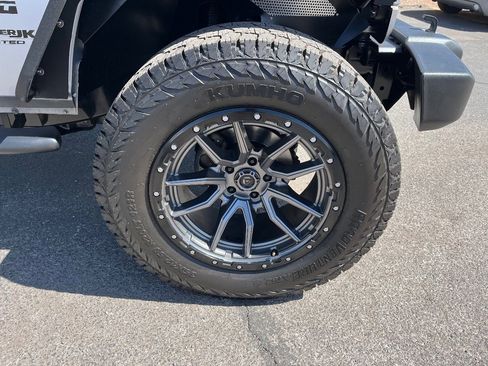 Used 2018 Jeep Wrangler Unlimited Sport S AWD/4WD image 40