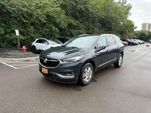 Used 2021 Buick Enclave Essence w/ Sound and Sites Package AWD/4WD image 4