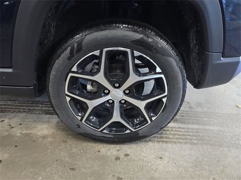 Used 2024 Jeep Compass Limited image 20