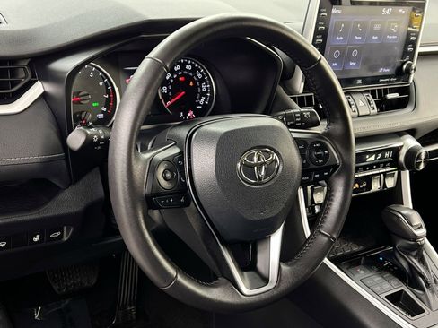 Used 2022 Toyota RAV4 XLE Premium image 20