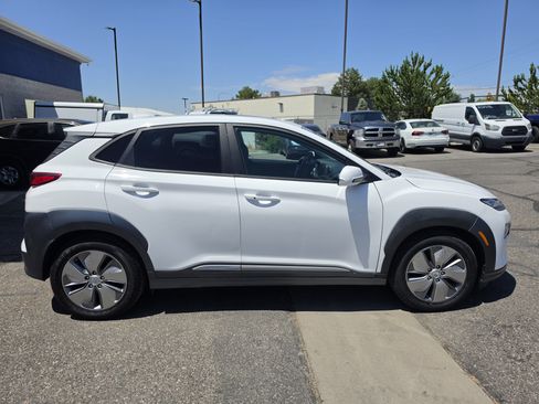 Used 2021 Hyundai Kona Limited w/ Cargo Package FWD image 7