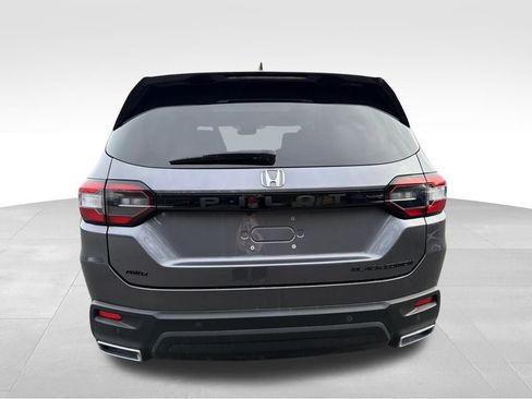 Used 2025 Honda Pilot Black Edition image 5