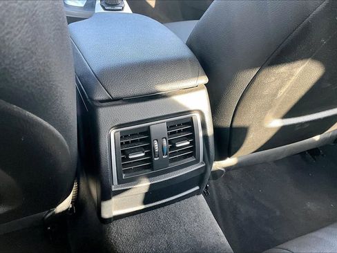 Used 2016 BMW 320i Sedan image 10