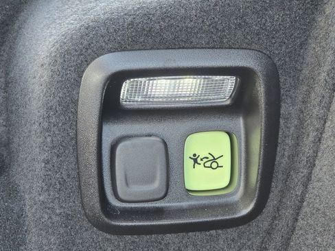 Certified 2023 Chevrolet Corvette Stingray Coupe w/ Z51 Performance Package image 15