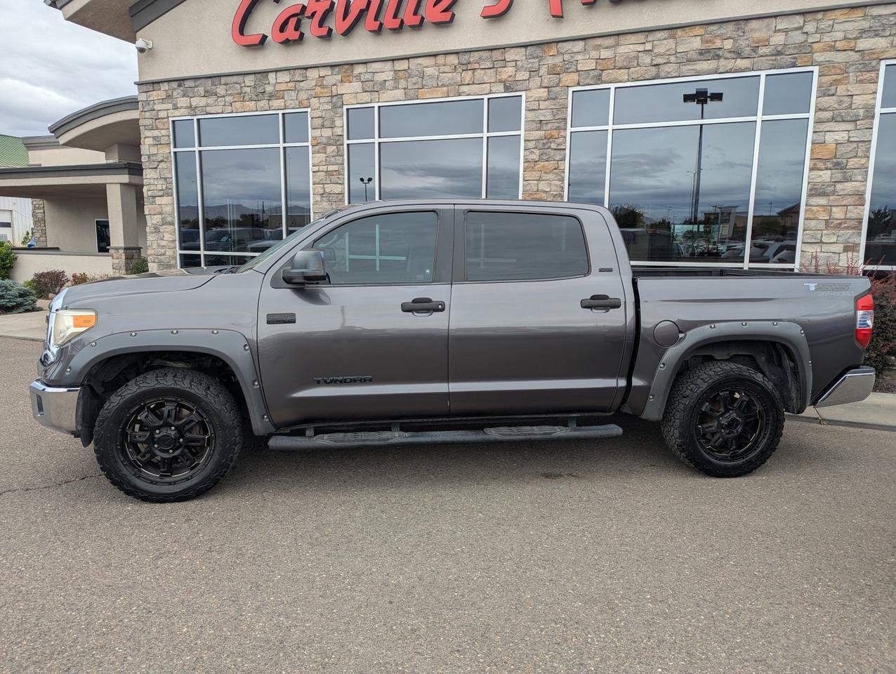 Used 2017 Toyota Tundra SR5 w/ SR5 Upgrade Package AWD/4WD image 2