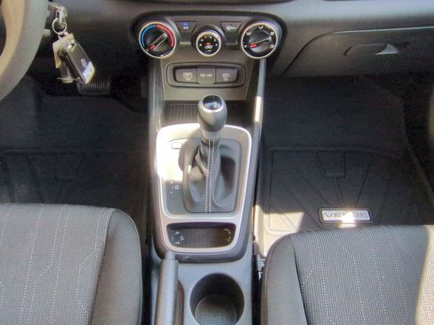 Certified 2024 Hyundai Venue SE FWD image 16