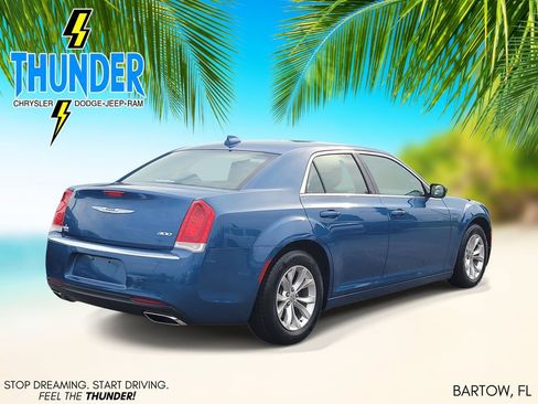 Used 2021 Chrysler 300 Touring RWD image 4