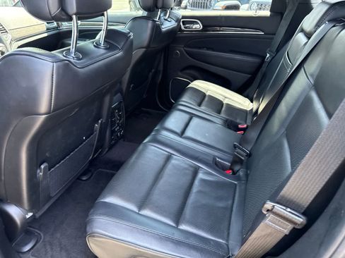 Used 2018 Jeep Grand Cherokee Overland RWD image 29