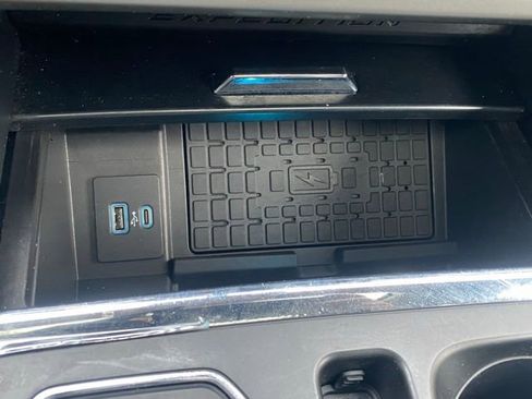 Used 2023 Ford Expedition XLT image 25