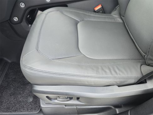 New 2026 Land Rover Defender 110 X-Dynamic SE image 29