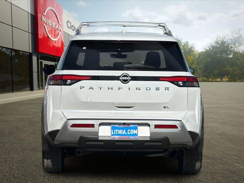 New 2025 Nissan Pathfinder SL image 8