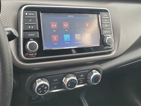 Used 2019 Nissan Kicks S FWD image 13