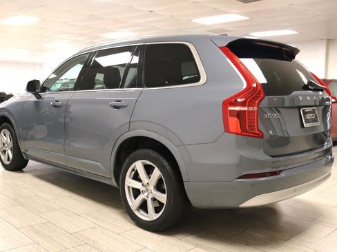 Used 2022 Volvo XC90 T5 Momentum image 8