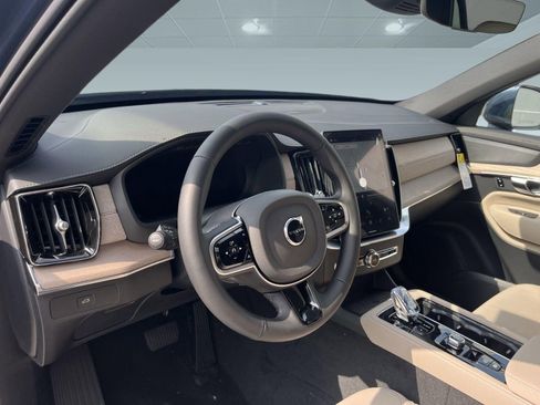 Used 2026 Volvo XC90 B6 Plus w/ Protection Package Premier AWD/4WD image 4