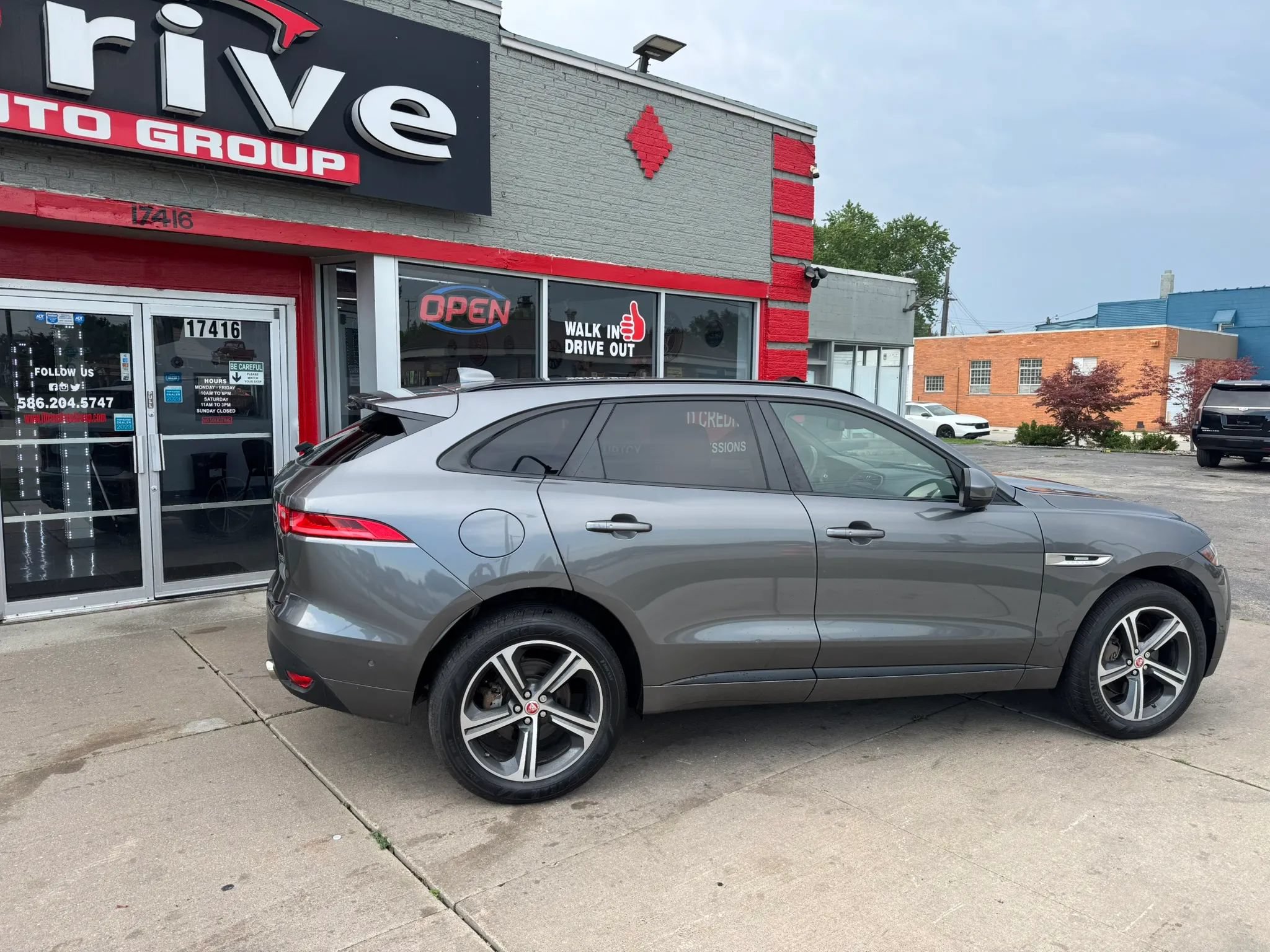 Used 2017 Jaguar F-PACE R-Sport AWD/4WD image 3