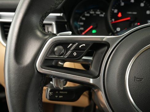 Used 2018 Porsche Macan AWD/4WD image 35