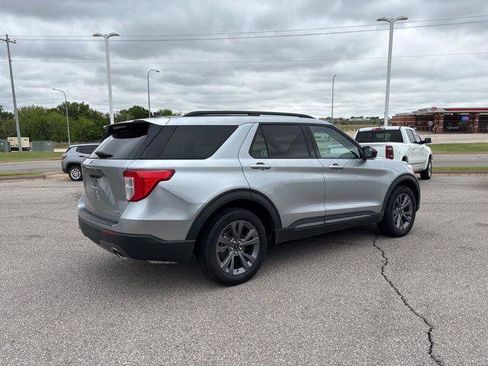 Used 2022 Ford Explorer XLT w/ Equipment Group 202A AWD/4WD image 5