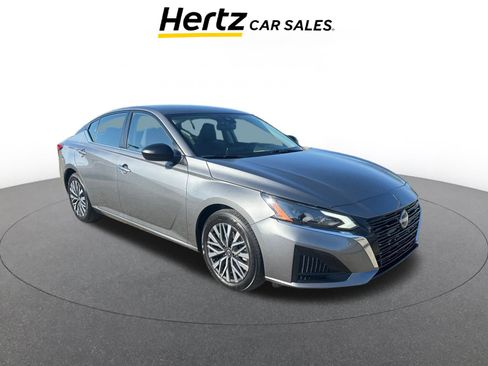 Used 2024 Nissan Altima 2.5 SV image 1