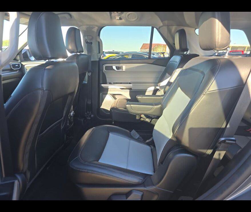 Used 2023 Ford Explorer XLT w/ Equipment Group 202A AWD/4WD image 6