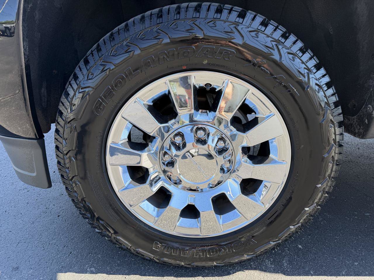 Used 2018 GMC Sierra 2500 Denali w/ Duramax Plus Package AWD/4WD image 18