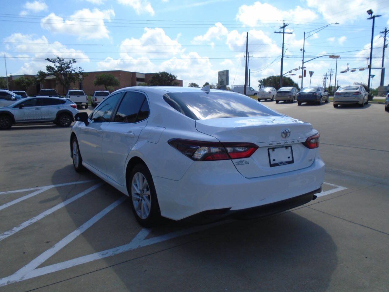 Used 2023 Toyota Camry LE FWD image 7