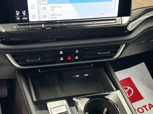 Used 2025 Volkswagen Atlas SE image 30