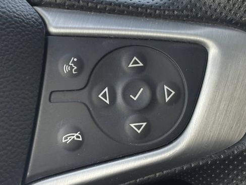 Used 2024 GMC Terrain SLE w/ Driver Convenience Package FWD image 13