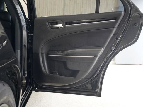 Used 2019 Chrysler 300 S AWD/4WD image 36