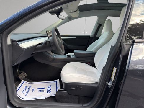 Used 2024 Tesla Model Y Long Range AWD/4WD image 9