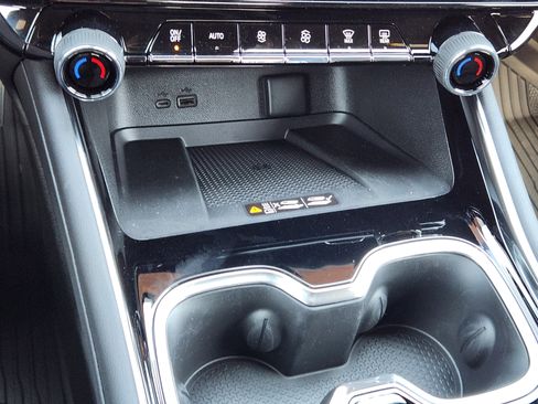 New 2026 Chevrolet Traverse High Country w/ LPO, Floor Liner Package image 15