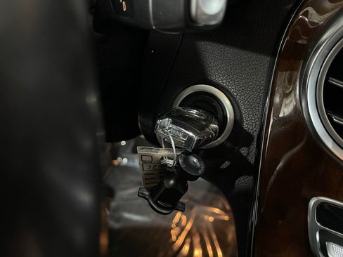 Used 2019 Mercedes-Benz GLC 350e 4MATIC image 21