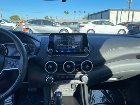 Used 2025 Nissan Sentra SV FWD image 17