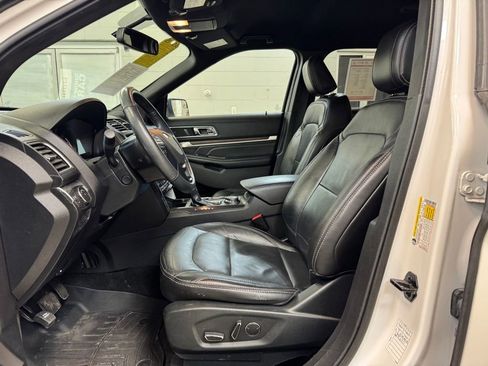 Used 2018 Ford Explorer Limited AWD/4WD image 12