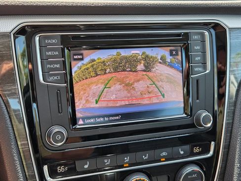 Used 2018 Volkswagen Passat 2.0T SEL Premium FWD image 23
